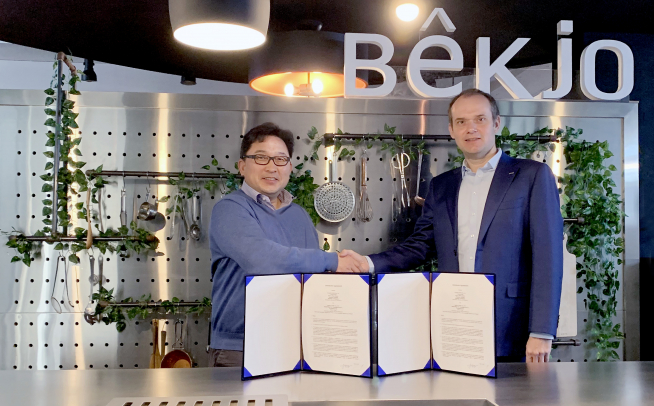 ▲왼쪽부터 백조씽크 이종욱 대표, 독일 블랑코 한스 네이즈먼 디렉터