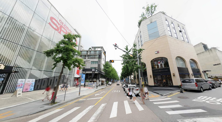 ▲서울 강남구 신사동 가로수길 일대 전경. (사진 제공=상가정보연구소·카카오맵)