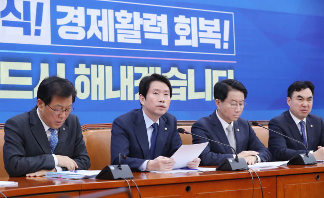 ▲더불어민주당 이인영 원내대표가 5일 오전 서울 여의도 국회에서 열린 정책조정회의에서 발언하고 있다. (연합뉴스)