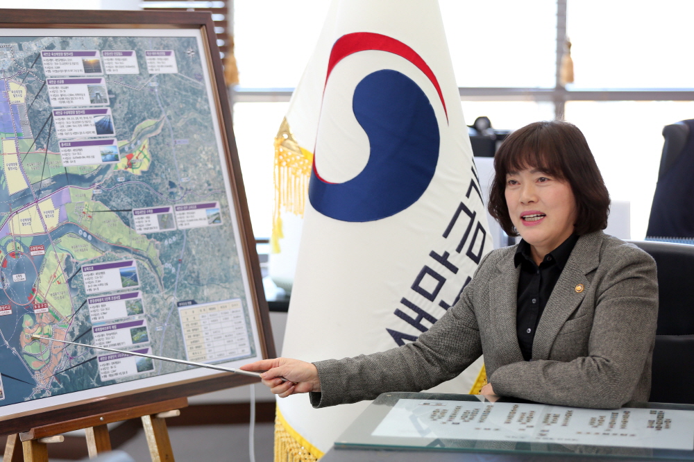 ▲올해 3월 5일 김현숙 새만금개발청장이 새만금 개발계획을 설명하고 있다. (사진제공=새만금개발청)