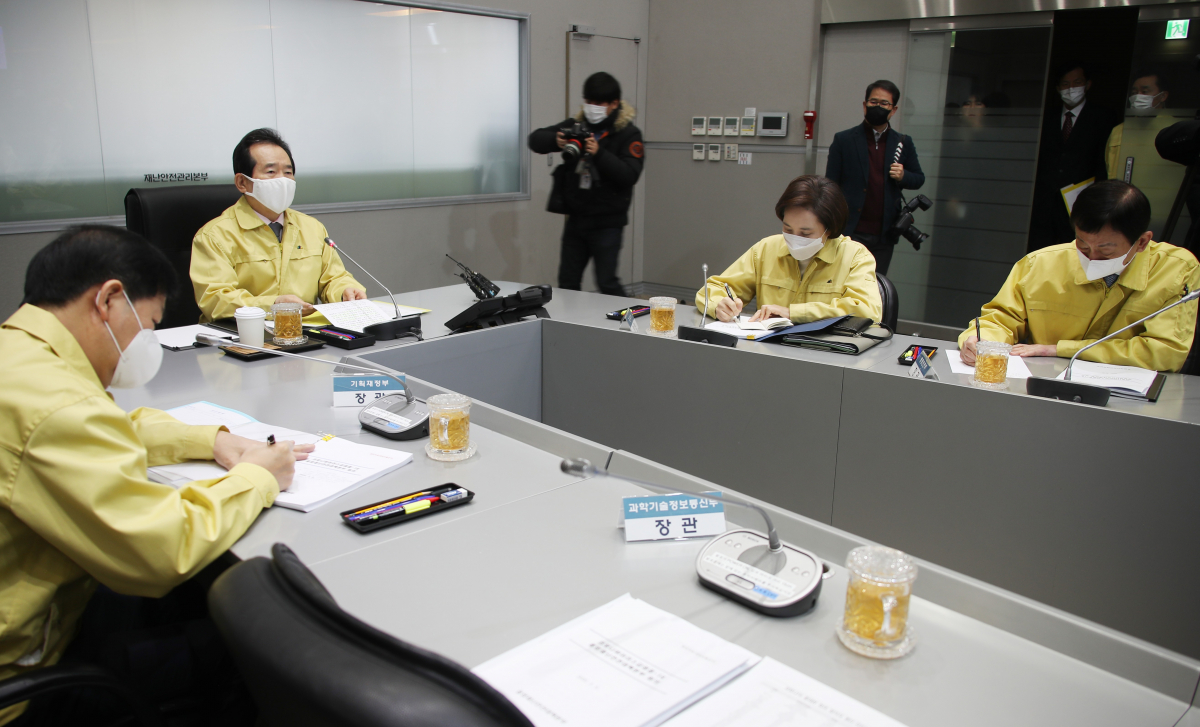 ▲정세균 국무총리가 6일 정부서울청사에서 열린 신종 코로나바이러스 감염증(코로나19) 대응 점검 중앙재난안전대책본부(중대본) 회의에서 발언하고 있다. (연합뉴스)