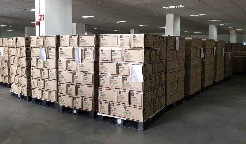 ▲말레이시아 '센트럴 메디케어'에서 전달한 의료용 라텍스장갑 100만 장. (사진제공=금호석화)