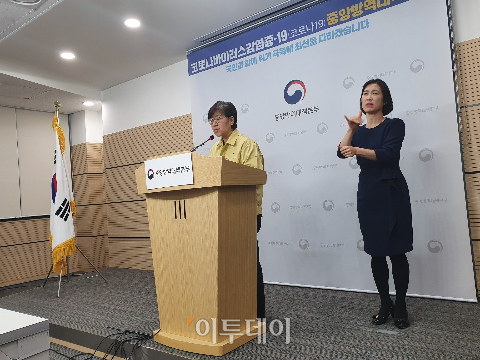 ▲정은경 중앙방역대책본부장(질병관리본부장)이 8일 충북 청주시 오송읍 질병관리본부에서 신종 코로나바이러스 감염증(코로나19) 발생 현황을 브리핑하고 있다. (세종=김지영 기자)