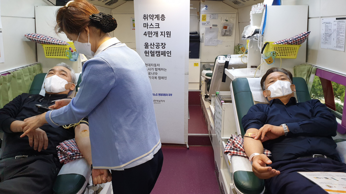 ▲현대차는 9일 헌혈 행사를 시작으로 사내 주요거점 별로 헌혈 차량을 배치해 참여를 독려하는 한편, 코로나19로 인해 혈액 수급에 어려움을 겪고 있는 의료 현장에 도움을 준다는 계획이다. (사진제공=현대차)