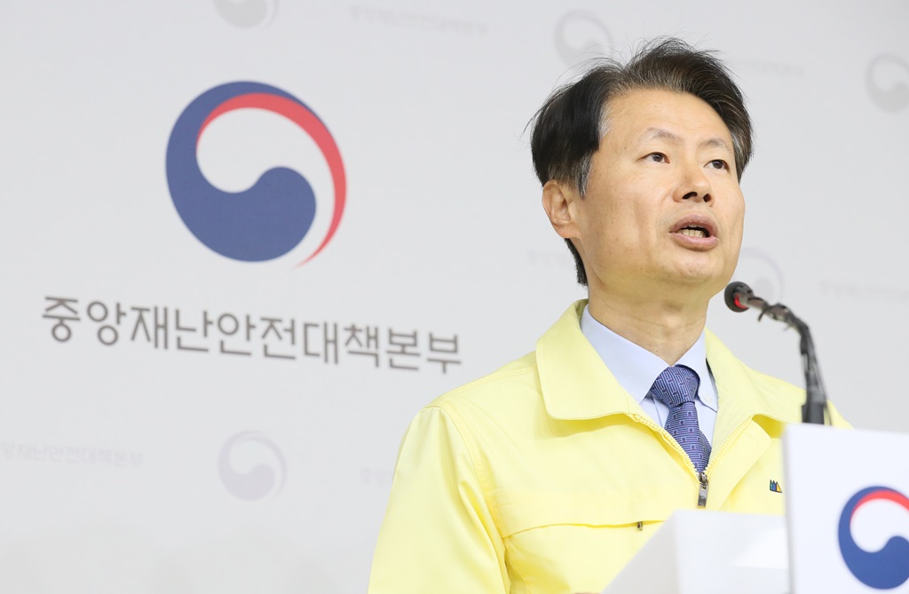 ▲김강립 중앙재난안전대책본부 제1총괄조정관(보건복지부 차관)이 9일 오전 정부세종청사에서 신종 코로나바이러스 감염증(코로나19) 대응현황 등을 브리핑 하고 있다.  (뉴시스)