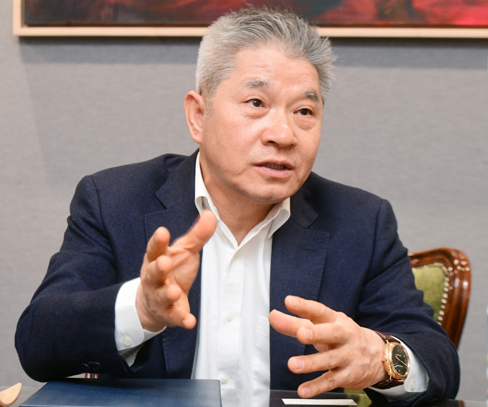 ▲강방천 에셋플러스자산운용 회장이 지난 1월 22일 경기도 성남시 사무실에서 이투데이와 인터뷰를 하고 있다. 고이란 기자 photoeran@ (이투데이DB)