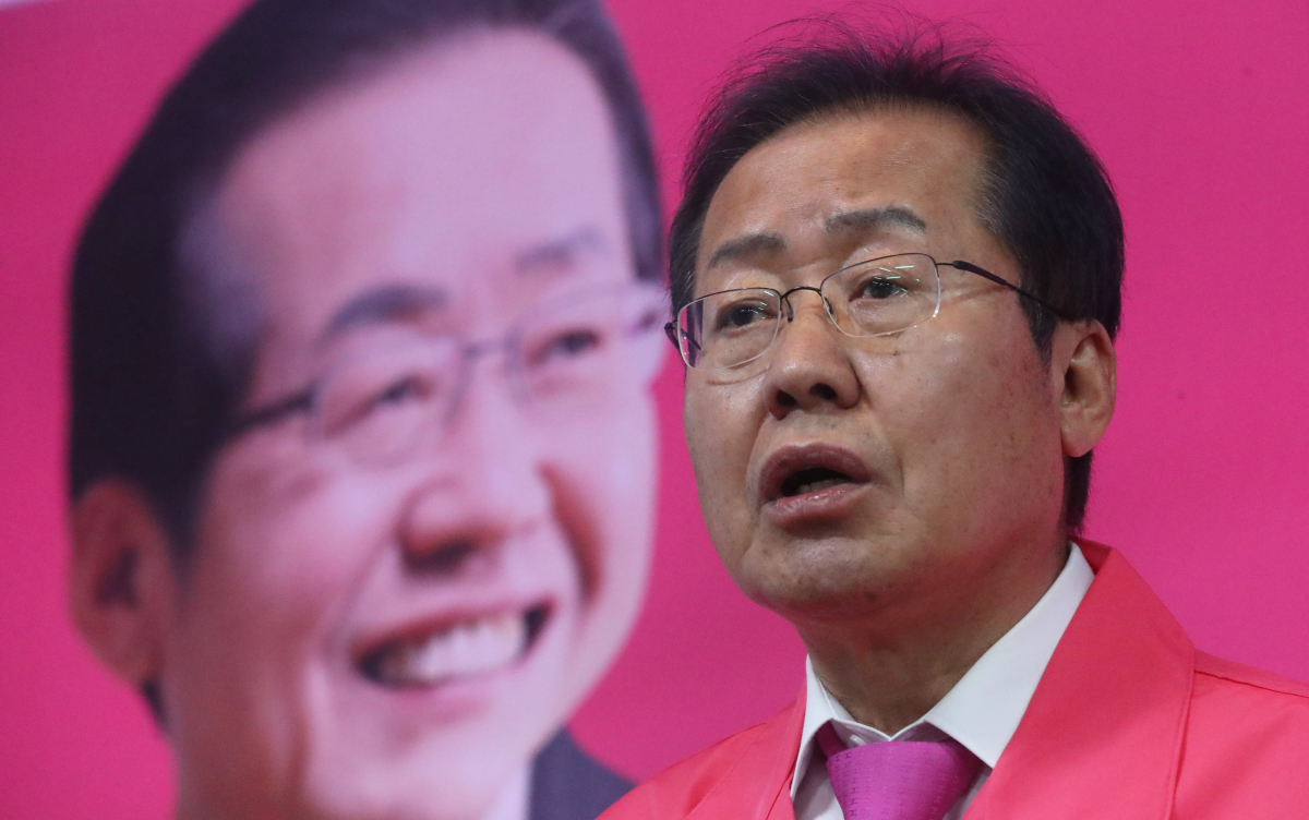 ▲홍준표 자유한국당 (현 미래통합당) 전 대표가 9일 오후 경남 양산시 자신의 선거사무소에서 열린 기자회견에서 발언하고 있다.  (연합뉴스)