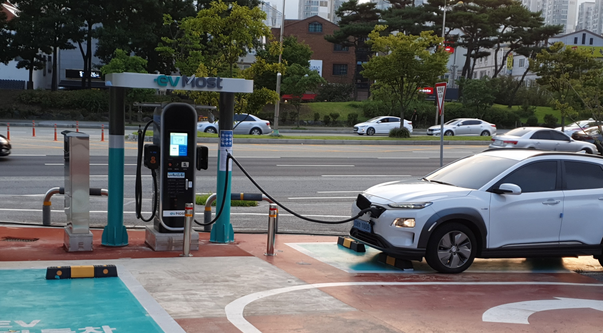 ▲전기차 급속충전기 (사진제공=한국에너지공단)