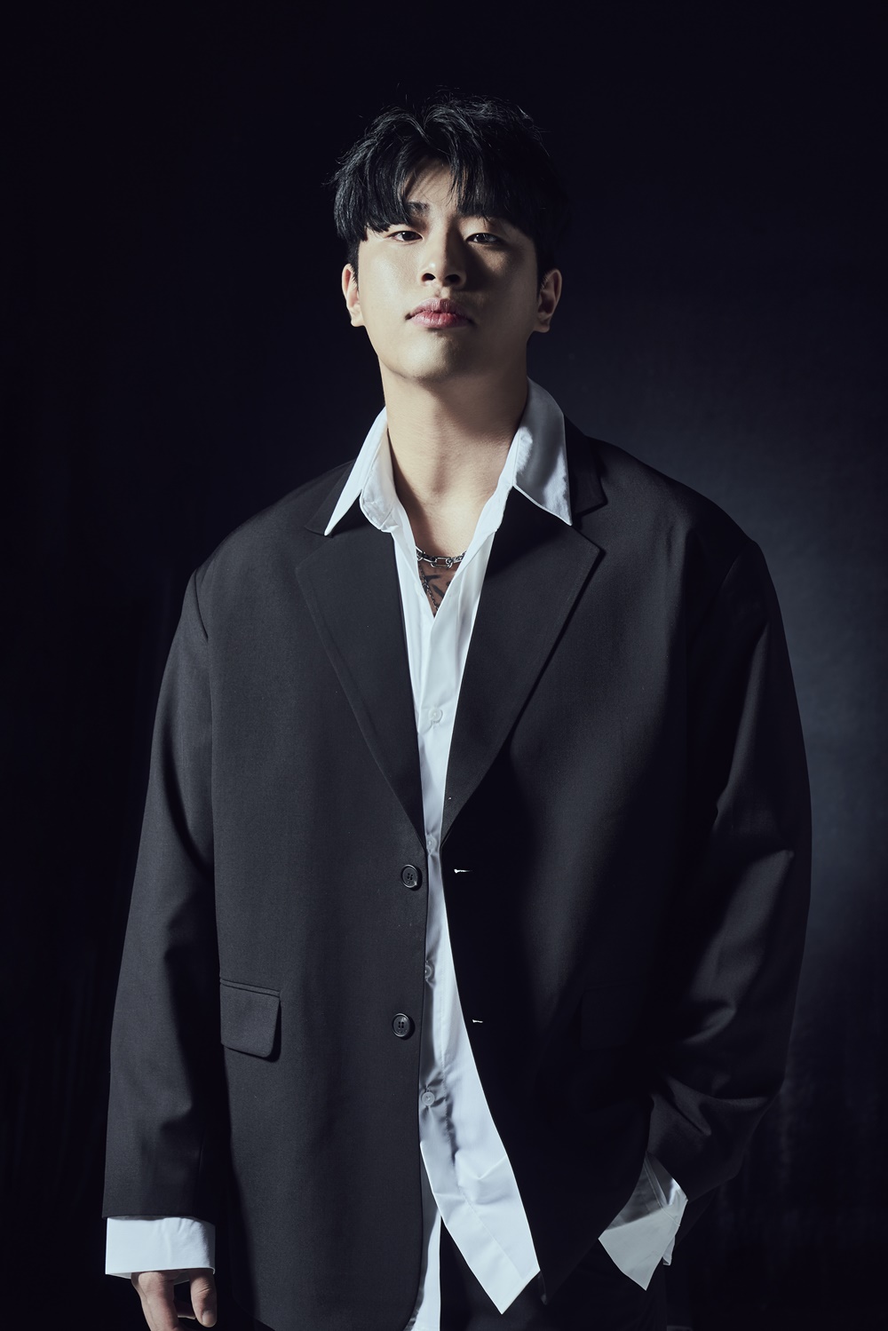 ▲오반의 소속사가 최근 불거진 사재기 논란에 대해 입장을 밝혔다. (사진제공=로맨틱팩토리)