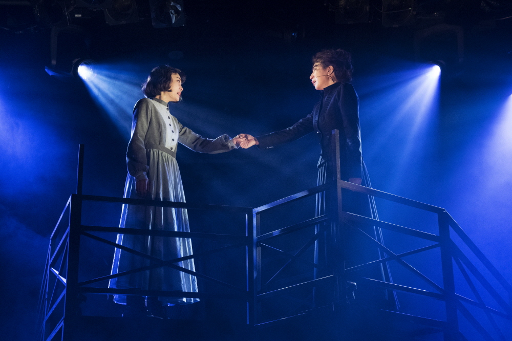 ▲네이버에서 녹화 중계된 실황이 21만 뷰에 달한 뮤지컬 '마리 퀴리'의 한 장면. (사진제공=라이브)