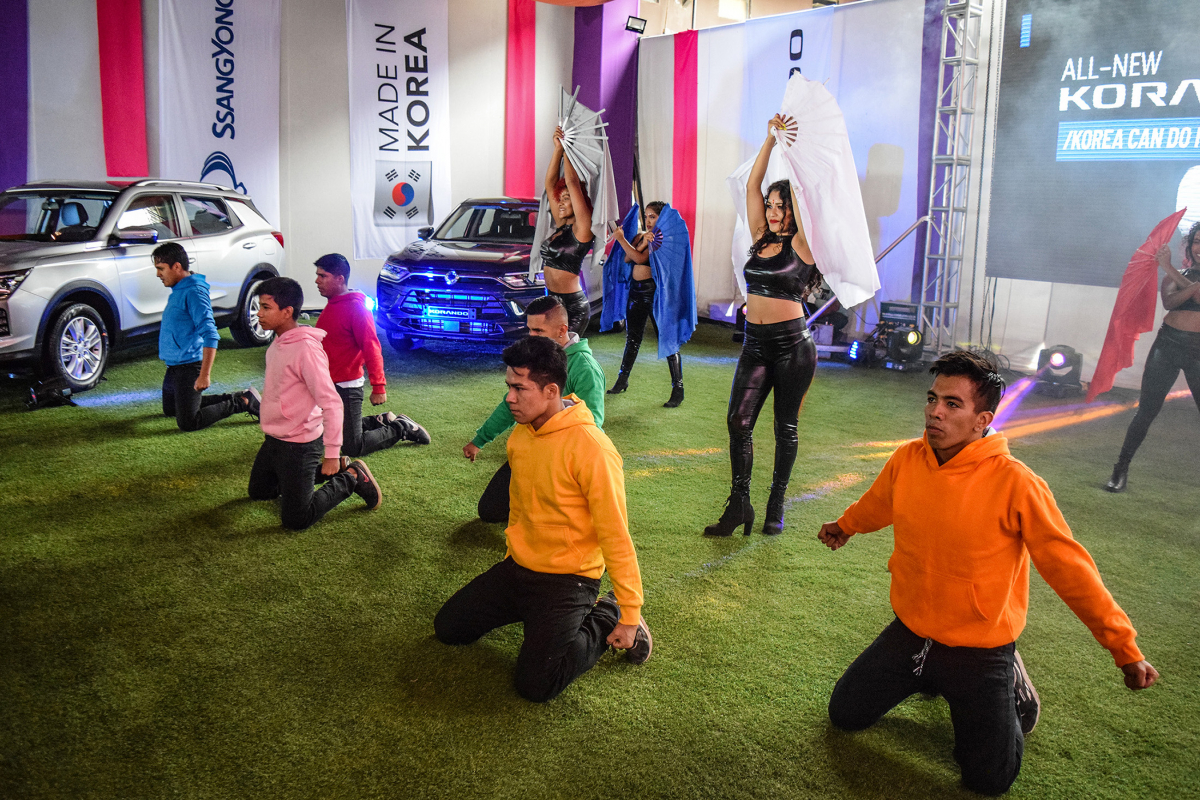 ▲지난달 13일 페루의 수도 리마 지역 바랑코(Barranco District)에서 열린 코란도 론칭 행사장의 모습.  (사진제공=쌍용차)