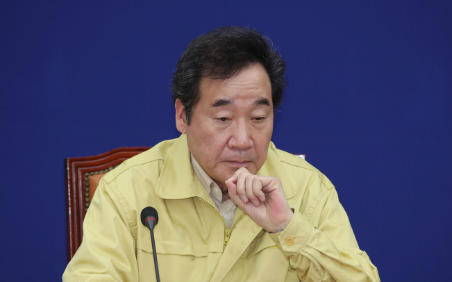 ▲더불어민주당 이낙연 코로나19 국난극복위원회 위원장이 13일 오전 국회에서 열린 더불어민주당 코로나19 국난극복위원회-중앙선거대책위원회 연석회의에서 생각에 잠겨있다. (연합뉴스)