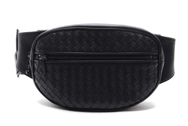 ▲보테가베네타 인트레치아토 힙색 벨트백 (사진제공=이베이코리아)