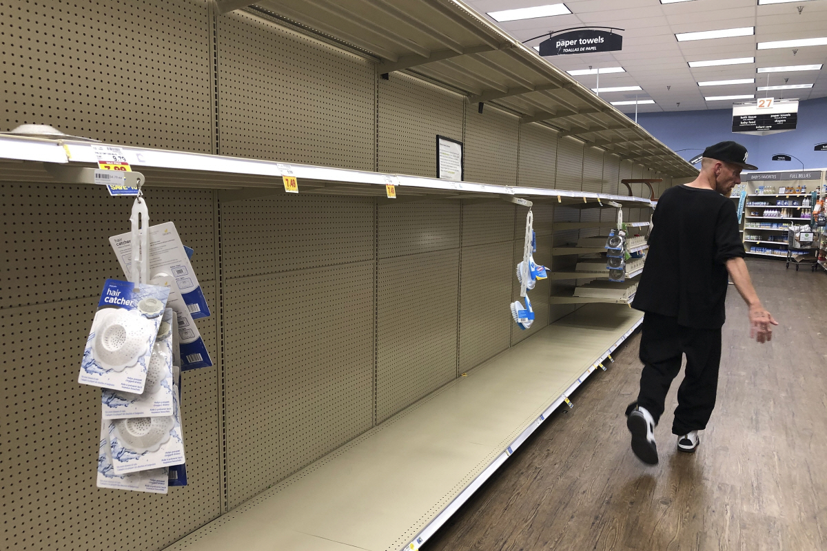 ▲미국 애리조나주 피닉스의 한 상점에서 15일(현지시간) 화장지 코너가 텅빈 채로 있다. 코로나19 공포로 미국에서 화장지 등 생필품에 사재기 현상이 일어나고 있다. 피닉스/AP연합뉴스 
