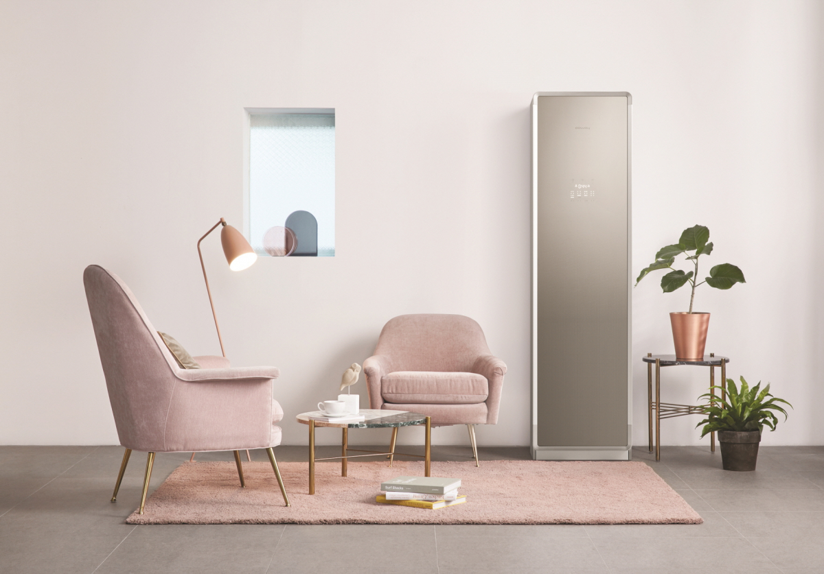 ▲‘코웨이 사계절 의류청정기 싱글케어(FW-01)’ (사진제공=코웨이)