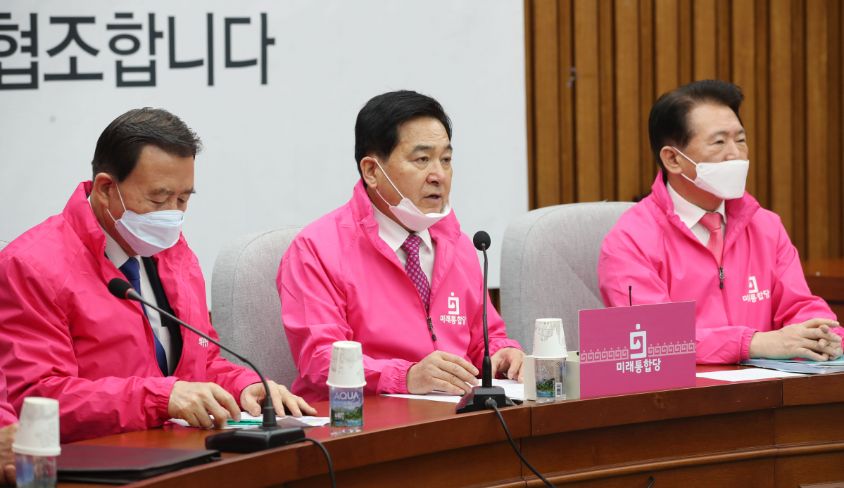 ▲미래통합당 심재철 원내대표가 17일 오전 국회에서 열린 원내대책회의에서 발언하고 있다. (연합뉴스)