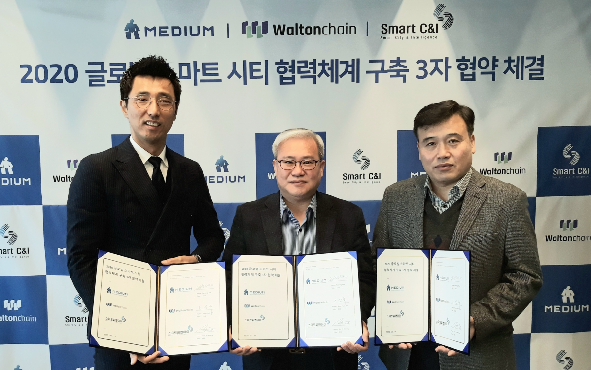 ▲(왼쪽부터)미디움 김판종 의장, 월튼체인 도상혁 대표, 스마트씨앤아이 이경우 부사장