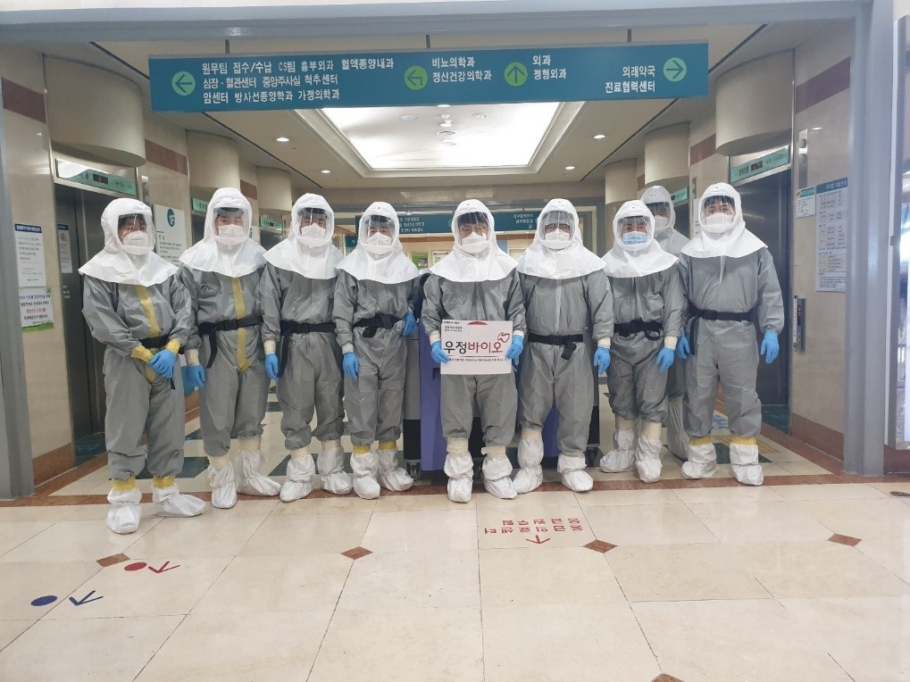 ▲우정바이오 과산화수소증기(HPV) 공간멸균 엔지니어들 (우정바이오)