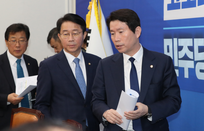 ▲더불어민주당 이인영 원내대표가 17일 오전 서울 여의도 국회에서 열린 원내대표단-상임위간사단 연석회의에 참석하고 있다. (연합뉴스)