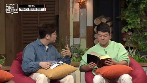 ▲'책 읽어드립니다' 이적, 전현무(사진제공=tvN)