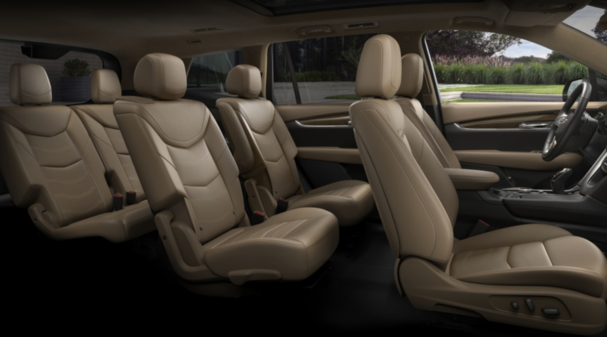 ▲실내 공간은 널찍하다. 2열은 독립식 시트를 적용해 좌우, 무릎 공간 모두 넉넉하다. 특히 3열에는 키가 180㎝인 성인이 앉아도 머리 공간이 꽉 차는 정도다.  (사진제공=캐딜락)