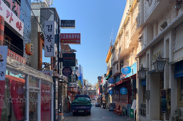 ▲서울 용산구 이태원 세계음식거리 전경. (사진 제공=상가정보연구소)