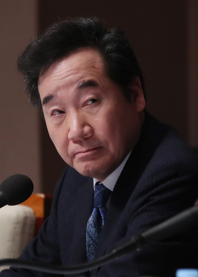 ▲이낙연 더불어민주당 공동상임선거대책위원장이 19일 오전 서울 중구 프레스센터에서 열린 관훈클럽 초청 토론회에 참석해 질문을 경청하고 있다.  (연합뉴스)