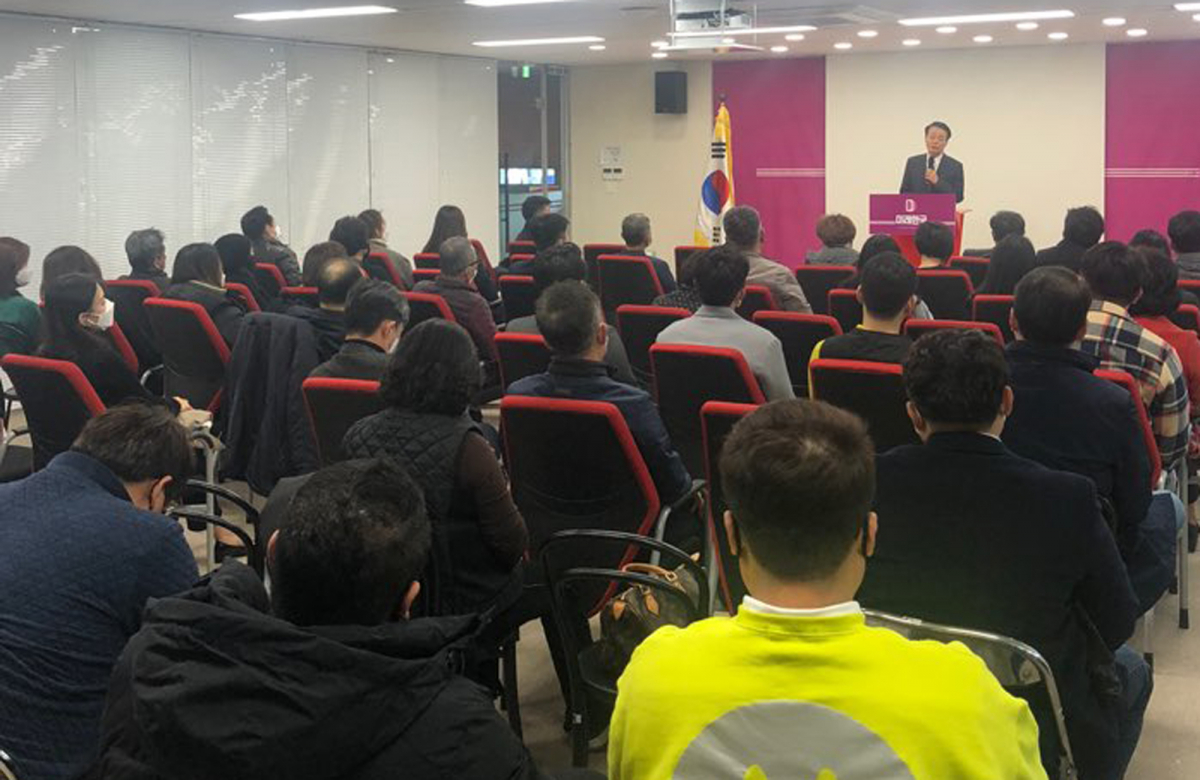 ▲미래한국당 한선교 대표가 19일 오후 서울 영등포구 당사에서 열린 선거인단 투표에 앞서 인사말을 하고 있다. (미래한국당 공보실)