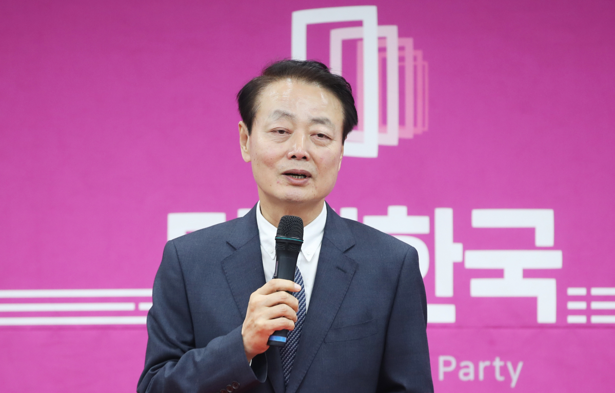 ▲미래한국당 한선교 대표가 19일 오후 서울 영등포구 여의도 미래한국당 당사에서 긴급 기자회견을 하고 있다.  (연합뉴스)