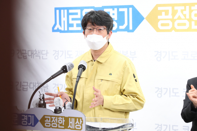 ▲20일 경기도청에서 임승관 경기도 코로나19 긴급대책단 공동단장(경기도의료원 안성병원장)이 정례브리핑을 하고 있다. (연합뉴스)