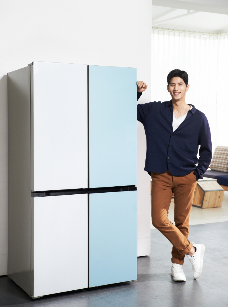 ▲캐리어냉장은 주방 공간에 딱 맞춘 ‘피트인’ 사이즈에 감성이 담긴 파스텔 톤의 컬러를 적용한 ‘클라윈드 피트인 파스텔 냉장고’를 출시했다.  (사진제공=캐리어냉장)