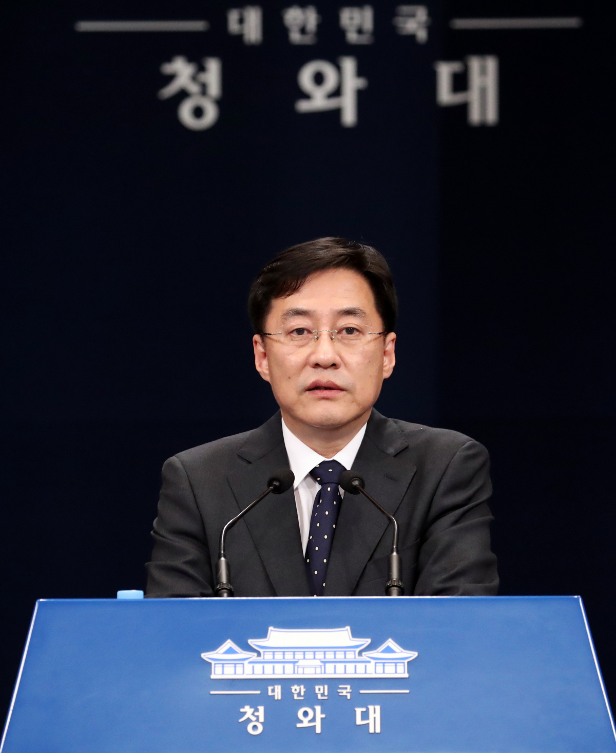 ▲강민석 청와대 대변인이 23일 오후 청와대 대브리핑 룸에서 최근 논란이 되고 있는 디지털 성범죄 N번방 사건 관련 브리핑을 하고 있다. (뉴시스)