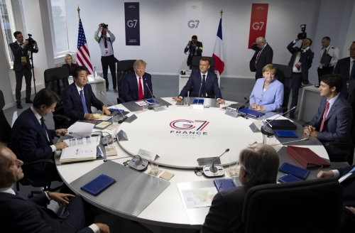 ▲지난해 8월 프랑스에서 열린 G7 정상회의에 정상들이 모여 있다. EPA연합뉴스  
