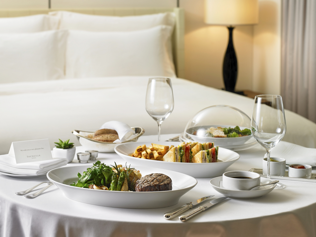 ▲서울신라호텔 룸서비스 디너 (사진제공=신라호텔)