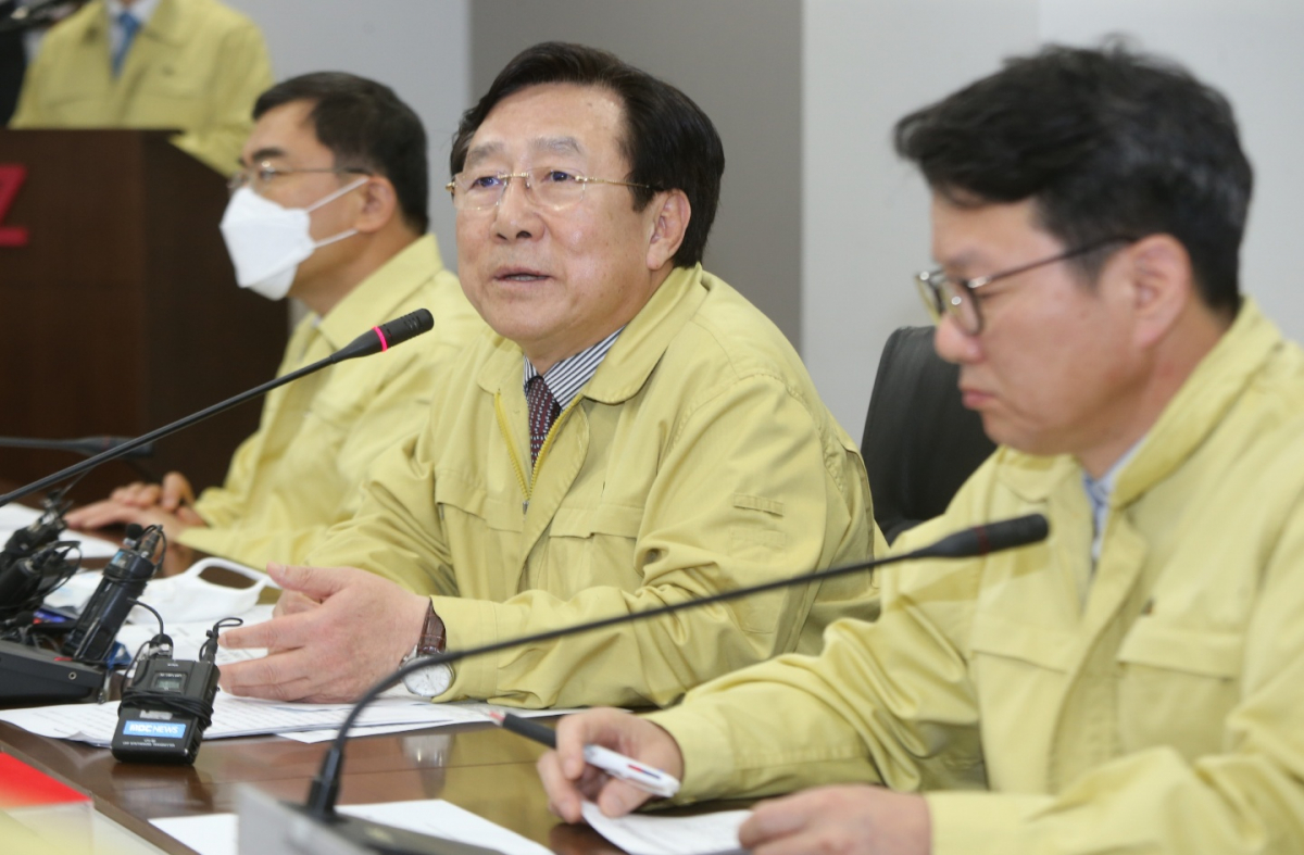 ▲김기문(가운데) 중기중앙회장 (사진제공=중기중앙회)