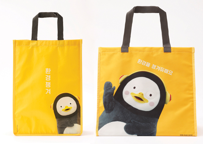 ▲펭수 콜라보 대여용 장바구니 소형(왼쪽), 대형 (사진제공=이마트)