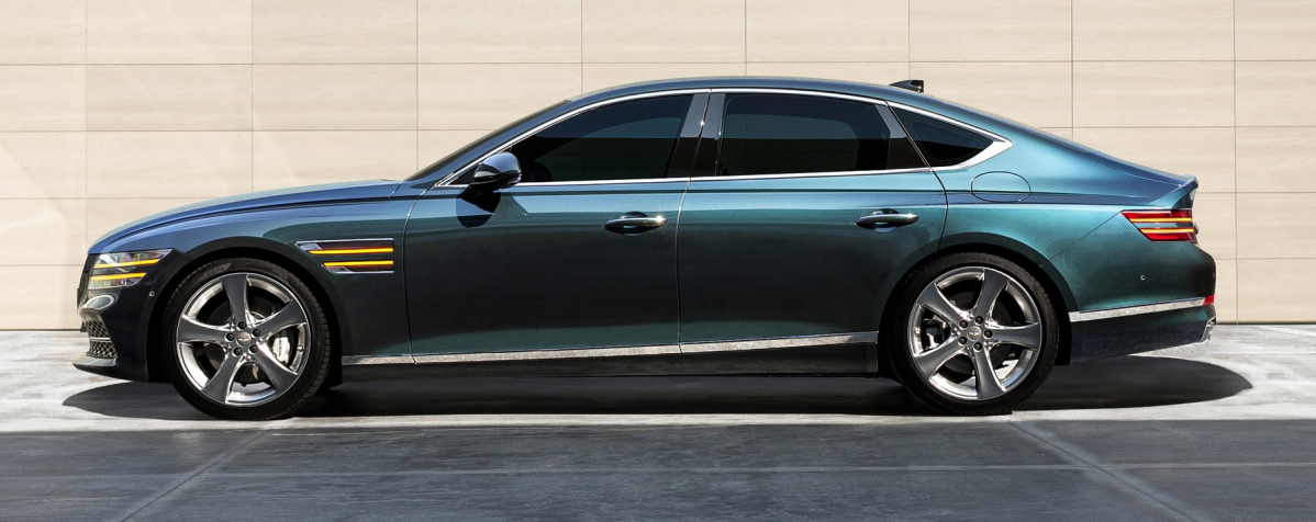 ▲쿠페 스타일로 유연하게 내려앉은 루프라인은 뒤 트렁크 리드까지 맞물린다. 2000년대 들어 메르세데스-벤츠 CLS→아우디 A7→BMW 8시리즈로 이어진 이른바 '4도어 쿠페' 전열에 제네시스도 합류했다.  (사진제공=제네시스)