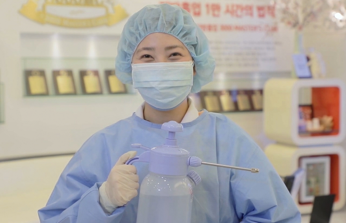 ▲365mc는 코로나19 감염 예방을 위해 원내 수시 살균소독, 외과적 손씻기를 비롯해 고객과 함께하는 '손씻기 캠페인'을 펼치고 있다.  (365mc)