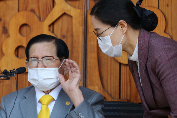▲지난 3월 코로나19 관련 기자회견을 하고 있는 이만희 총회장 (사진=뉴시스)