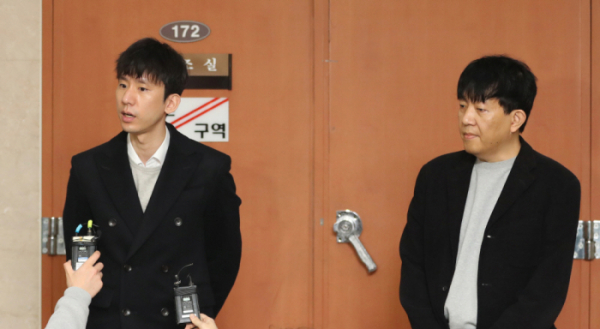 ▲박재욱 VCNC 대표(왼쪽)와 이재웅 쏘카 대표가 지난 3일 국회 정론관 앞에서 타다금지법을 반대하는 입장을 밝히고 있다.  (연합뉴스)