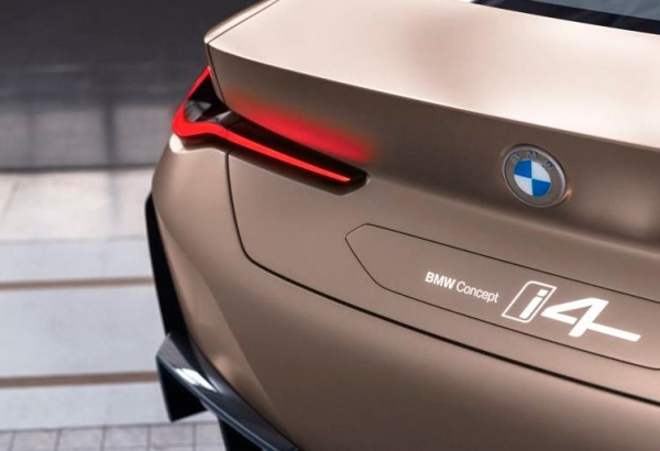 ▲BMW 전기차 i4 모델 콘셉트카에 적용된 새 로고. 연합뉴스
