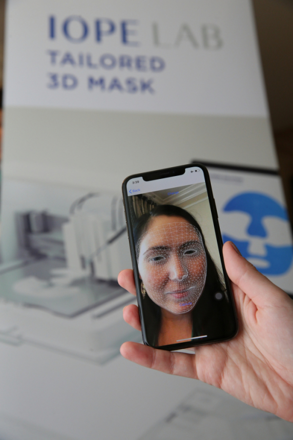 ▲테일러드 3D 마스크 CES2020 마스크팩 얼굴 계측 장면 (사진제공=아이오페)