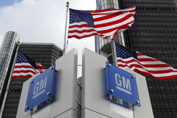 ▲미국 디트로이트의 GM 본사 앞에 성조기가 펄럭이고 있다. 디트로이트/AP뉴시스 
