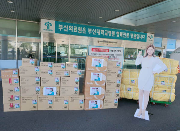 ▲송가인, 팬카페 Again(어게인) 회원 후원 물품 전달(사진제공=포켓돌스튜디오)