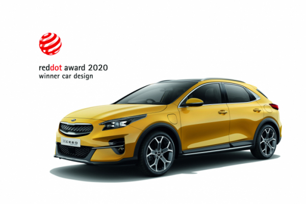 ▲기아차의 유럽 전략형 모델 ‘엑씨드(XCeed)’가 독일 ‘2020 레드 닷 어워드(2020 Red Dot Award)’의 제품 디자인(Product Design) 분야에서 자동차·모터사이클(Cars and Motorcycles) 부문 상을 받았다.  (사진제공=기아차)