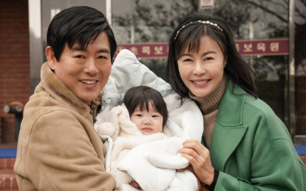 ▲'어쩌다 가족’ 성동일, 진희경(사진제공=산사픽처스)