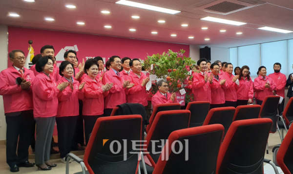 ▲미래한국당이 31일 서울 영등포 당사에서 선거대책위원회 출범식을 열었다.  (@유혜림 기자)