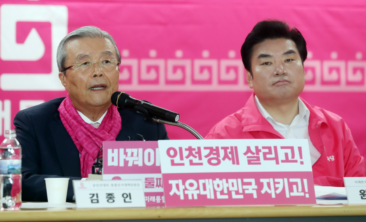 ▲미래통합당 김종인 총괄선대위원장이 3일 오전 인천시 남동구 미래통합당 인천시당에서 열린 선거대책회의에서 발언하고 있다. 오른쪽은 미래한국당 원유철 대표.  (연합뉴스)