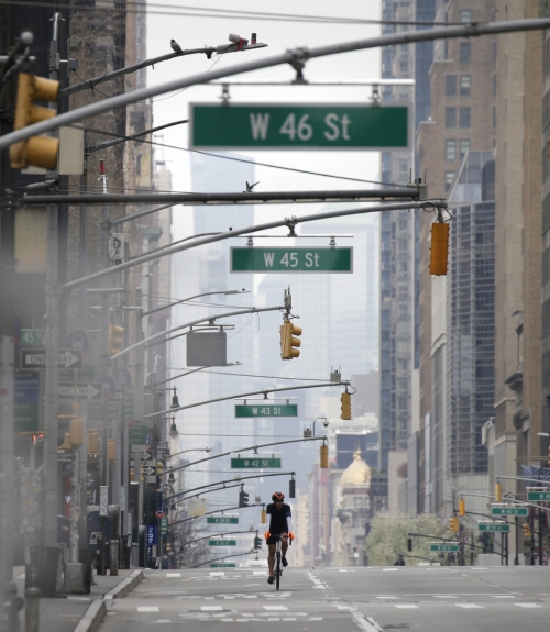 ▲코로나19 확산 여파로 미국 뉴욕 거리가 한산하다. 뉴욕/UPI연합뉴스 
