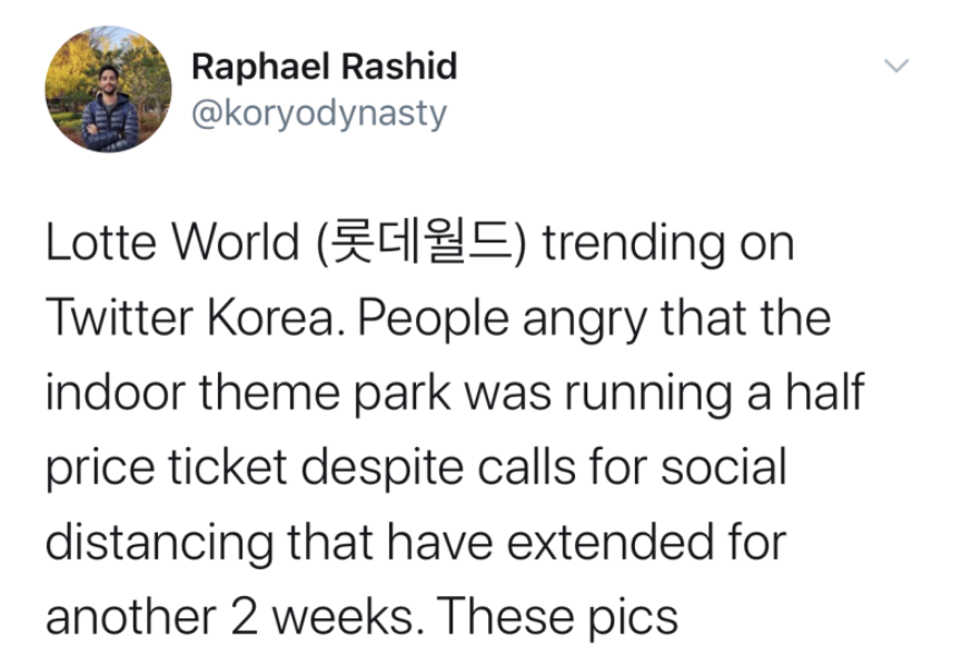 ▲롯데월드가 반값 할인 행사를 열어 사람들이 분노한다는 내용. (출처=Raphael Rashid 트위터 일부 캡처)